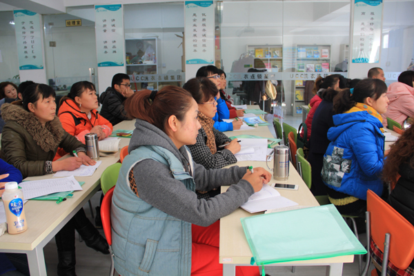 UCC洗衣定期為干洗店加盟商進行干洗技術(shù)培訓(xùn)