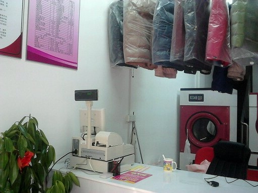 干洗店加盟買機(jī)器外還要加盟費嗎